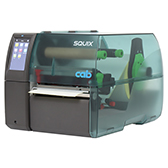 cab SQUIX 6 Typenschild Drucker mit gro&szlig;em Geh&auml;use f&uuml;r breite Etikettenformate und hohe Materialkapazit&auml;t.